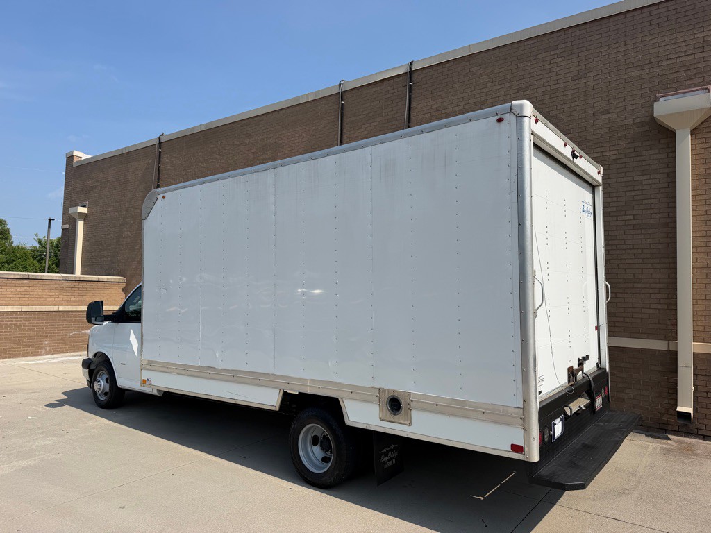 2021 Chevrolet Express Image 7