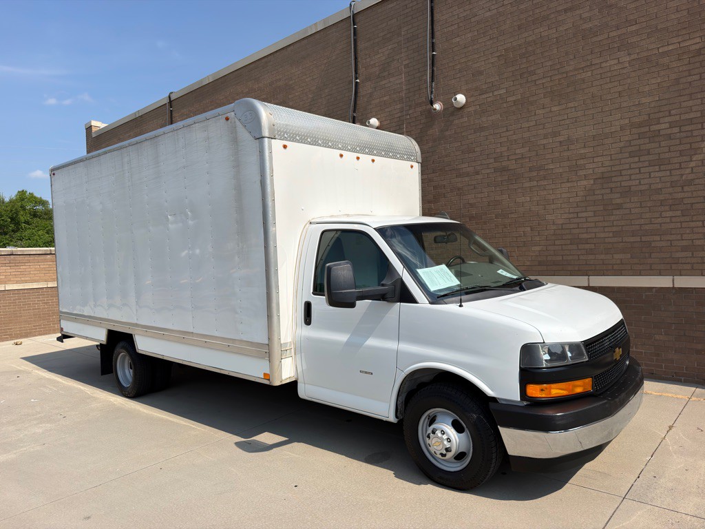 2021 Chevrolet Express Image 3