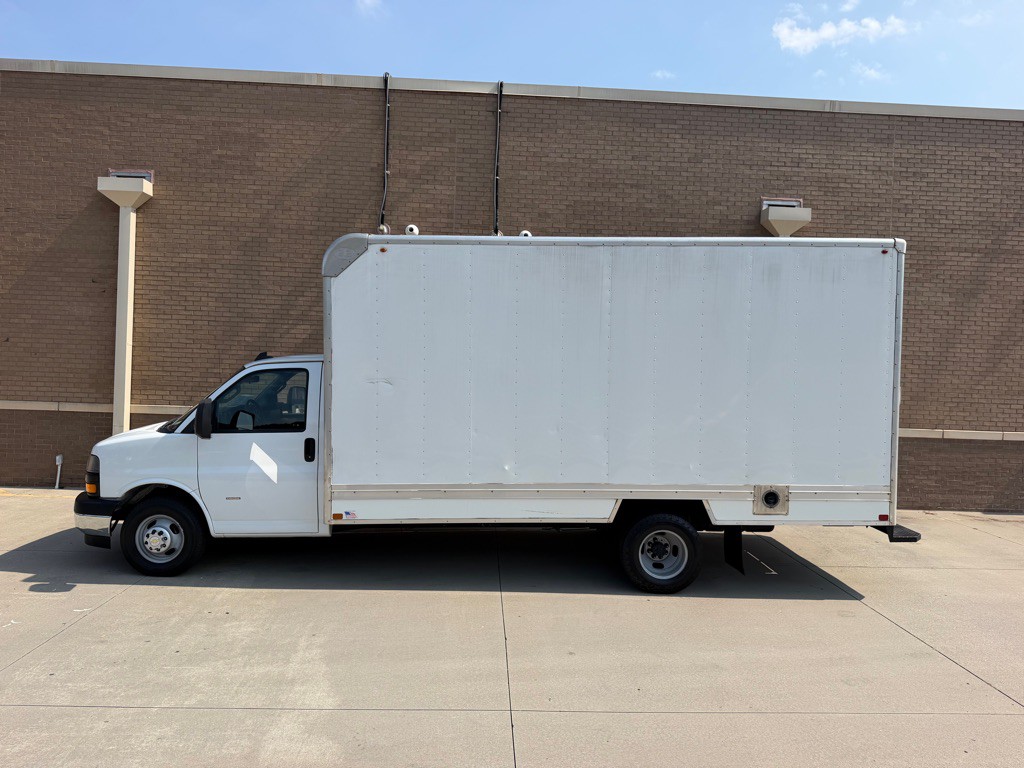 2021 Chevrolet Express Image 4