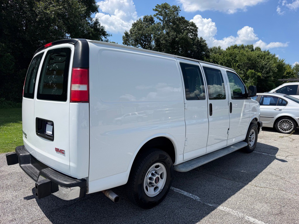 2016 GMC Savana Image 3
