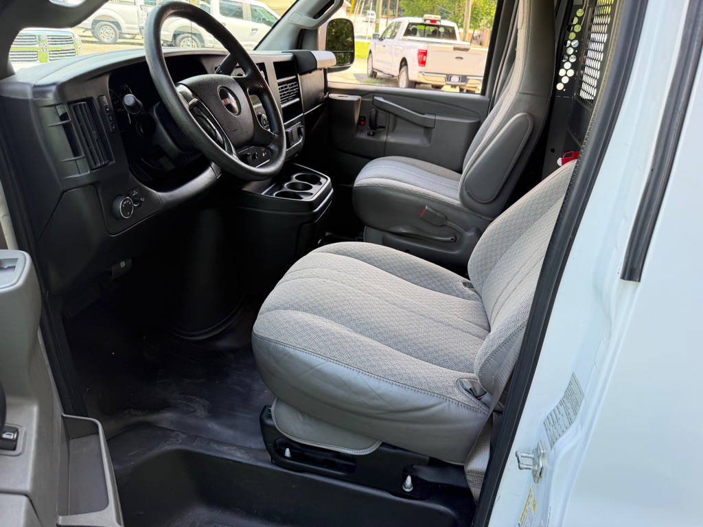 2016 GMC Savana Image 11