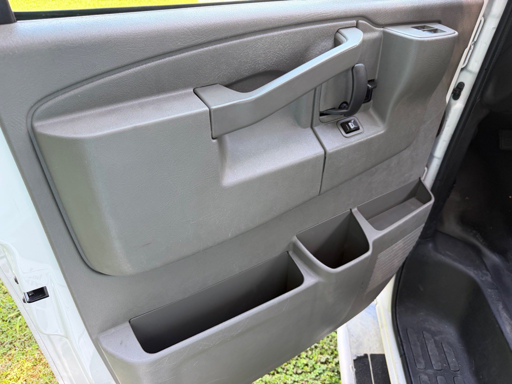 2016 GMC Savana Image 12