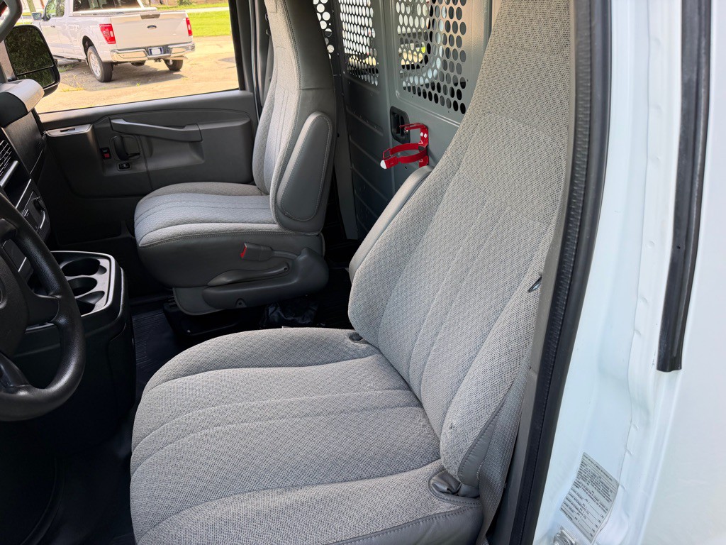 2016 GMC Savana Image 14