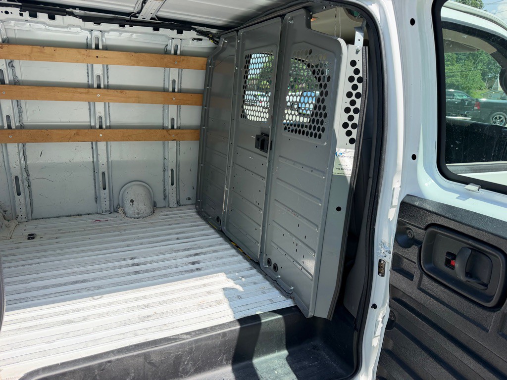 2016 GMC Savana Image 19