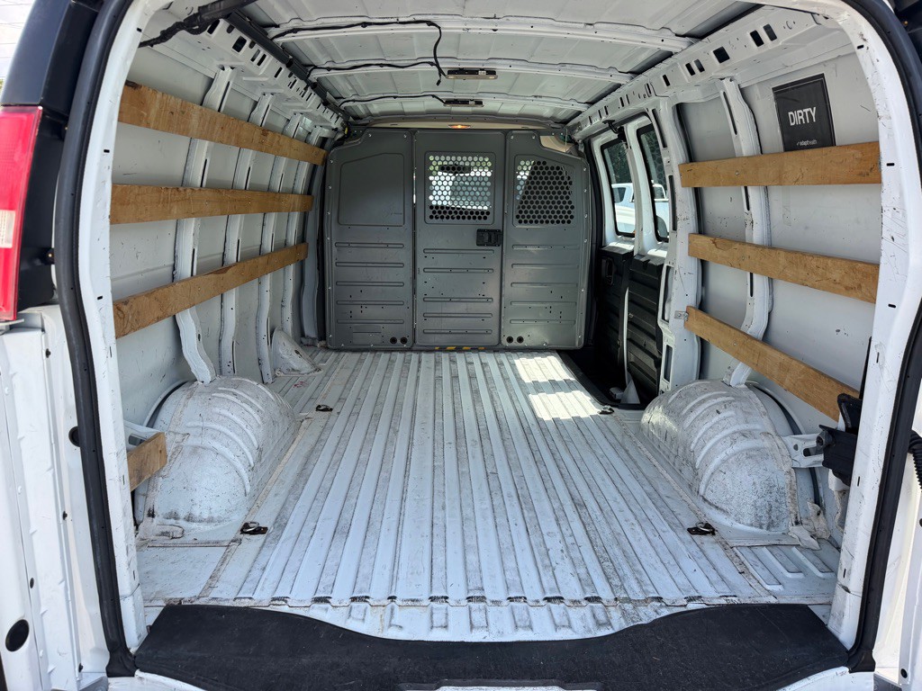 2016 GMC Savana Image 20