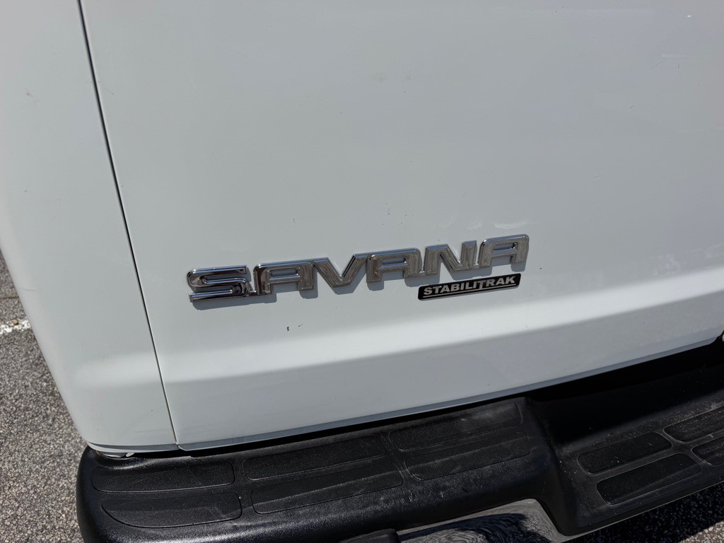 2016 GMC Savana Image 23
