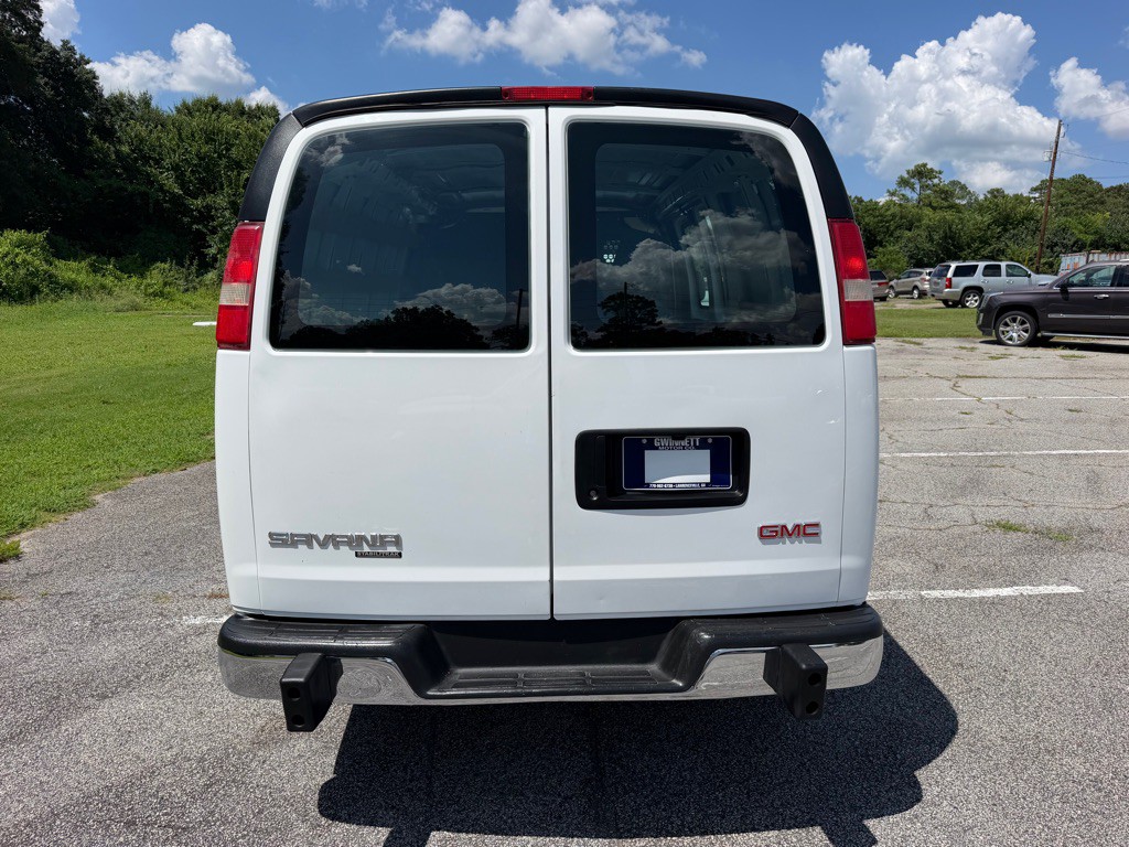 2016 GMC Savana Image 24