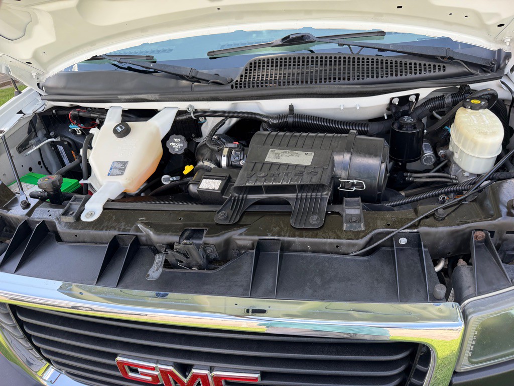 2016 GMC Savana Image 25