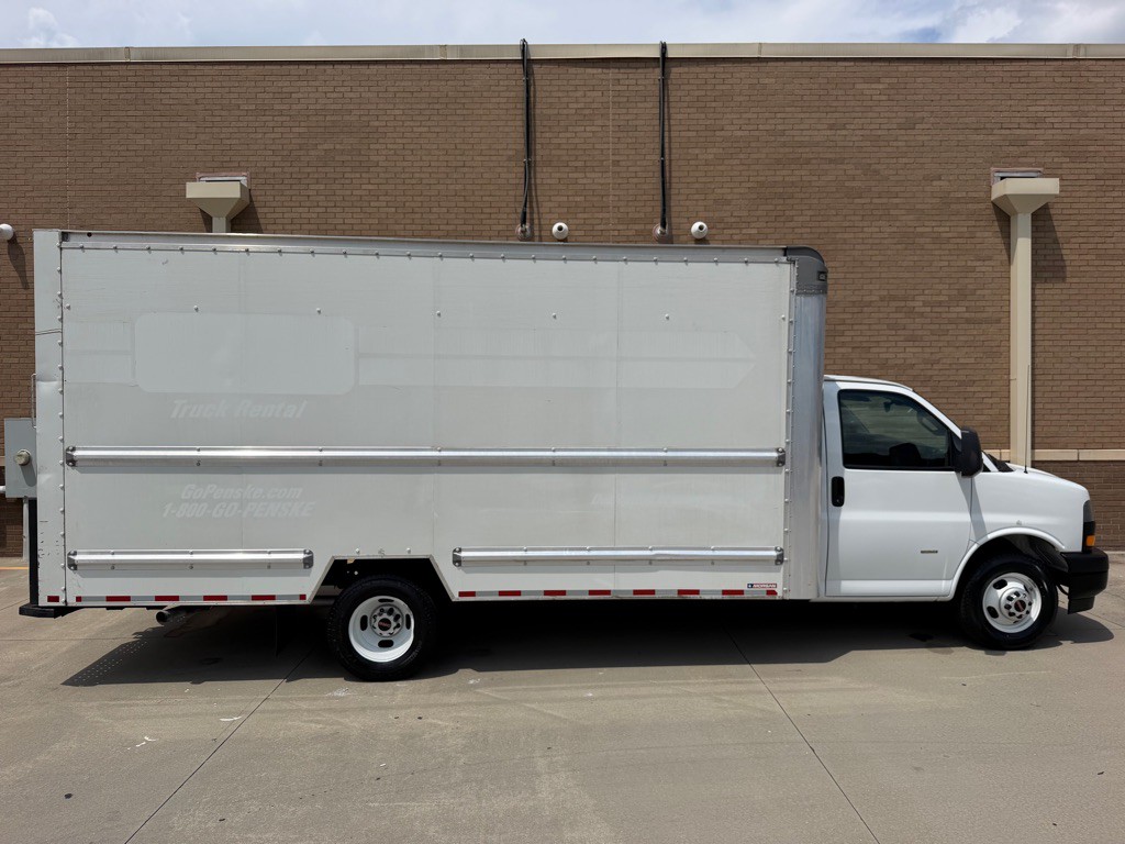 2021 GMC Savana Image 4