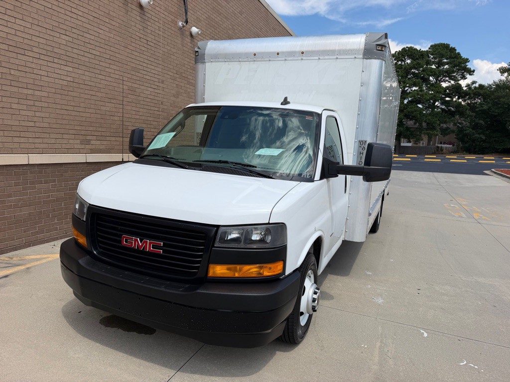 2021 GMC Savana Image 6