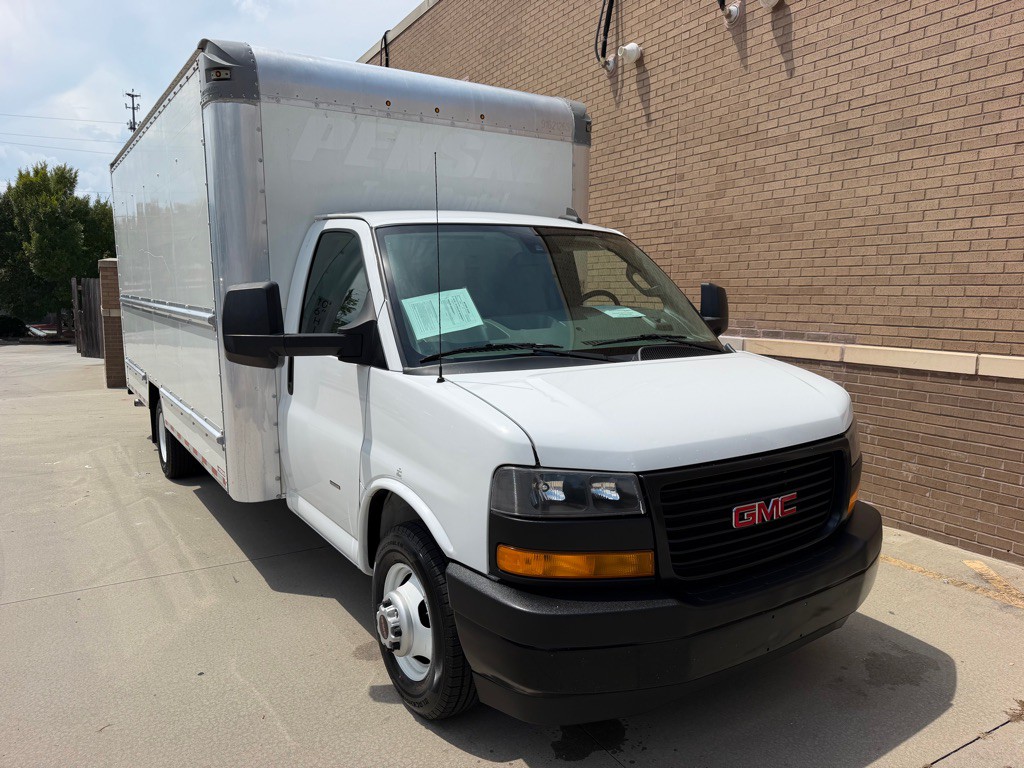 2021 GMC Savana Image 11