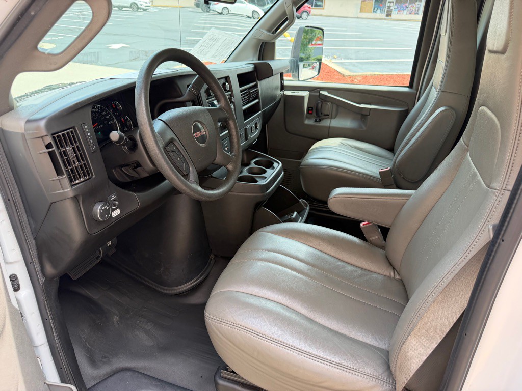 2021 GMC Savana Image 12