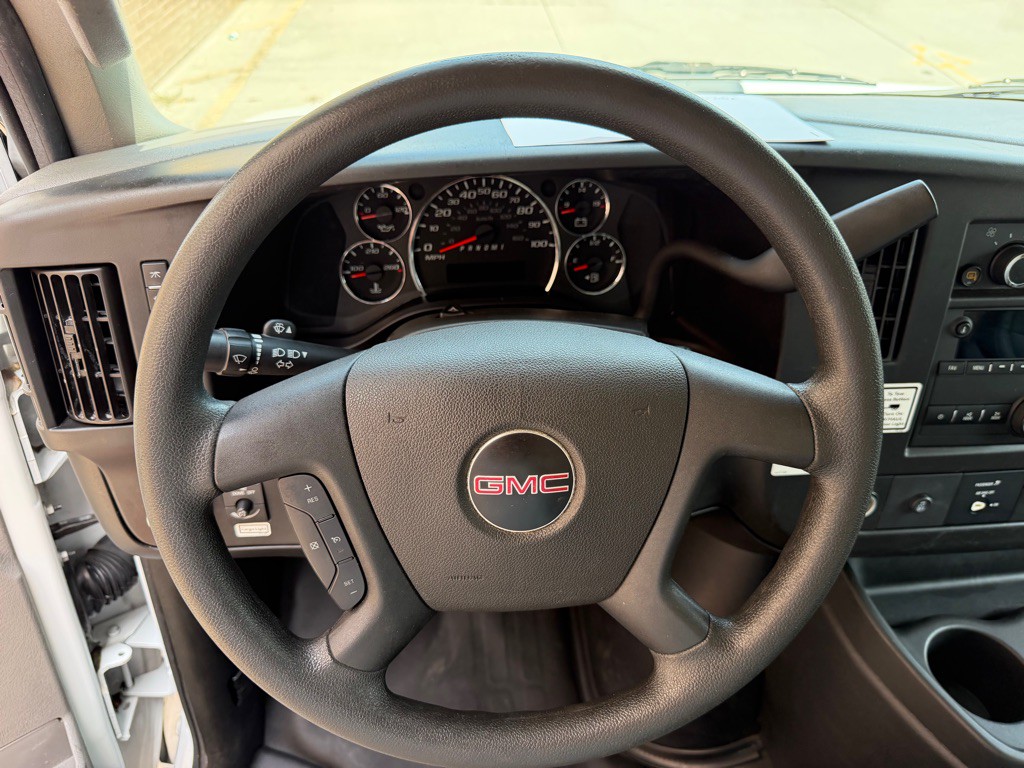 2021 GMC Savana Image 14