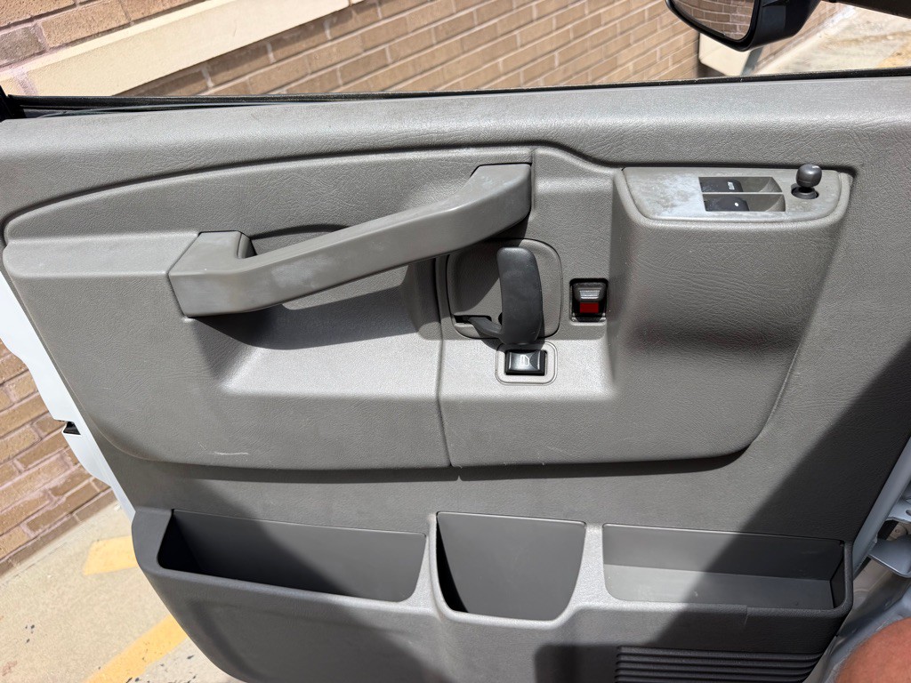 2021 GMC Savana Image 16
