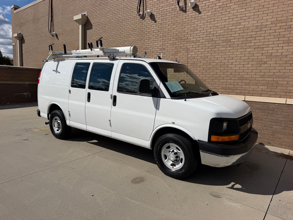 2014 Chevrolet Express Image 3