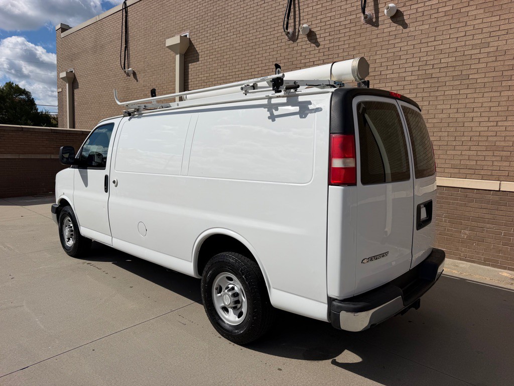 2014 Chevrolet Express Image 9