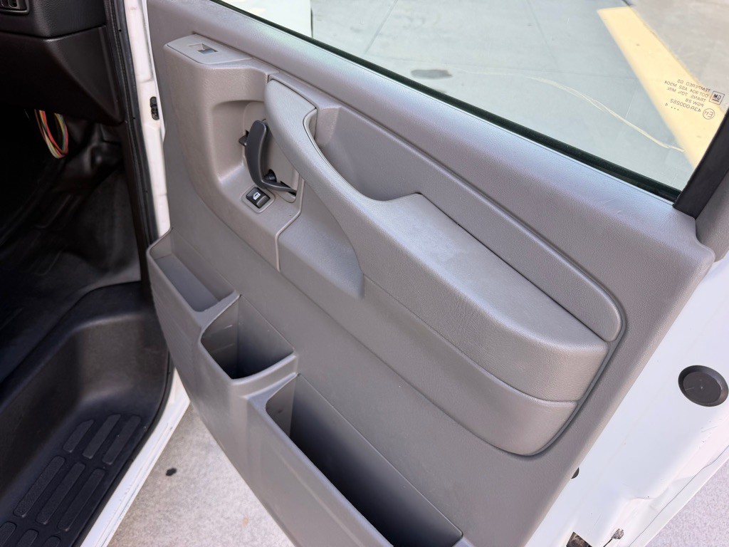 2014 Chevrolet Express Image 18