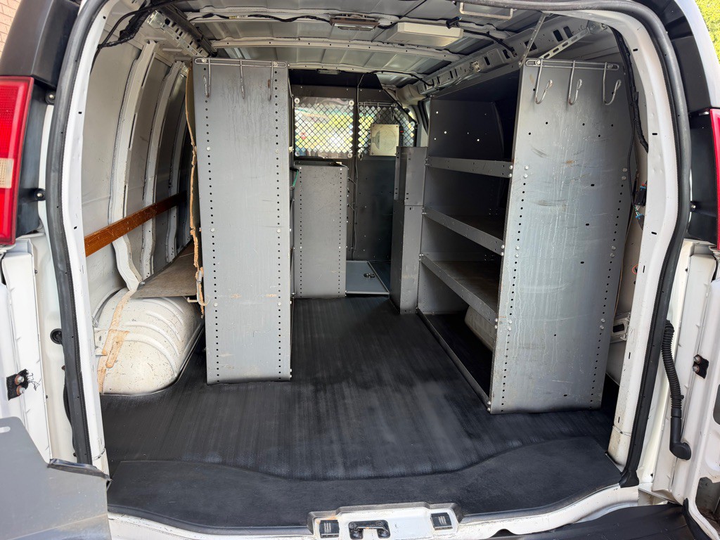 2014 Chevrolet Express Image 19
