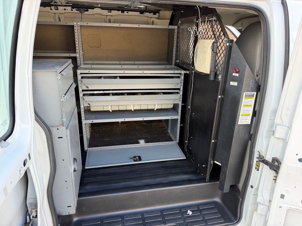 2014 Chevrolet Express Image 20