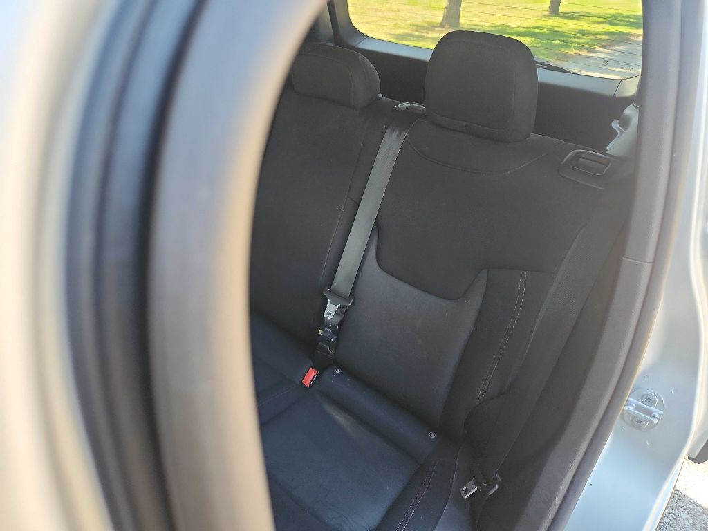 2016 Jeep Renegade Image 16