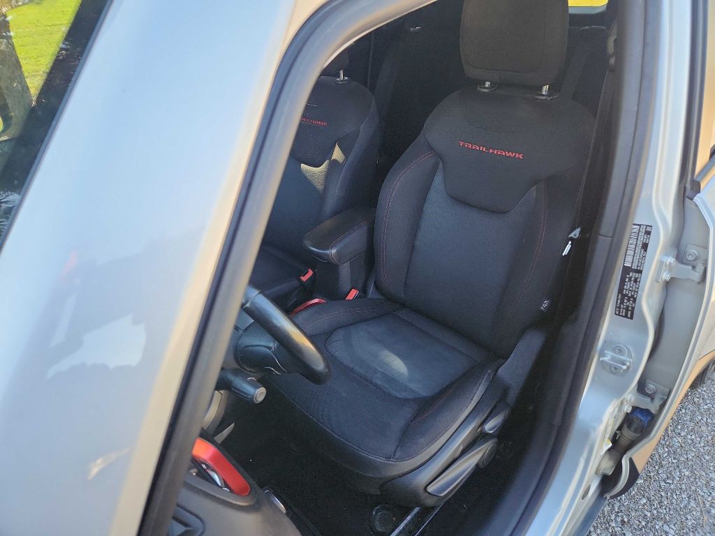 2016 Jeep Renegade Image 14