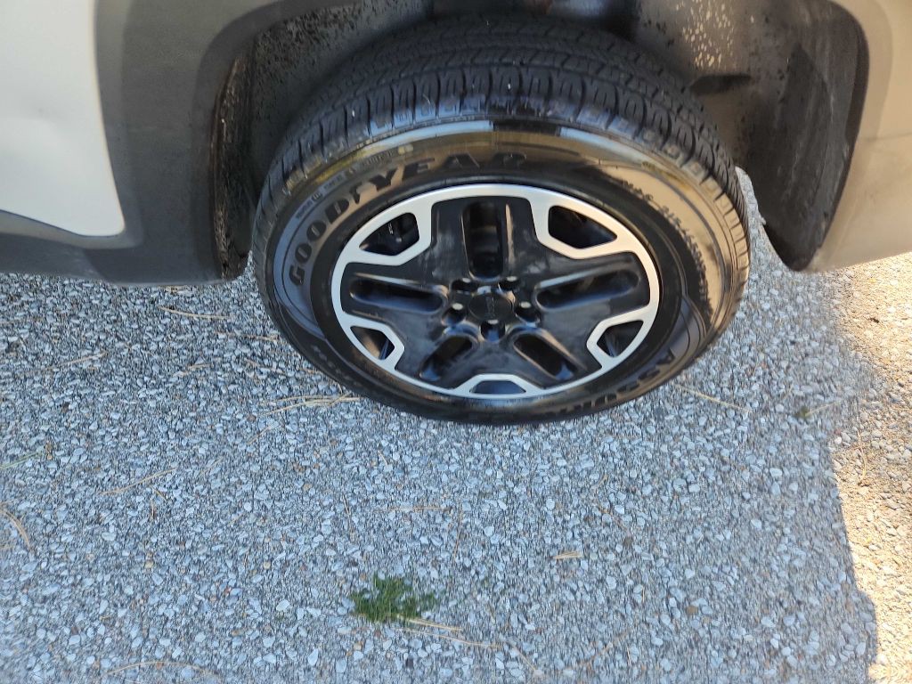 2016 Jeep Renegade Image 23