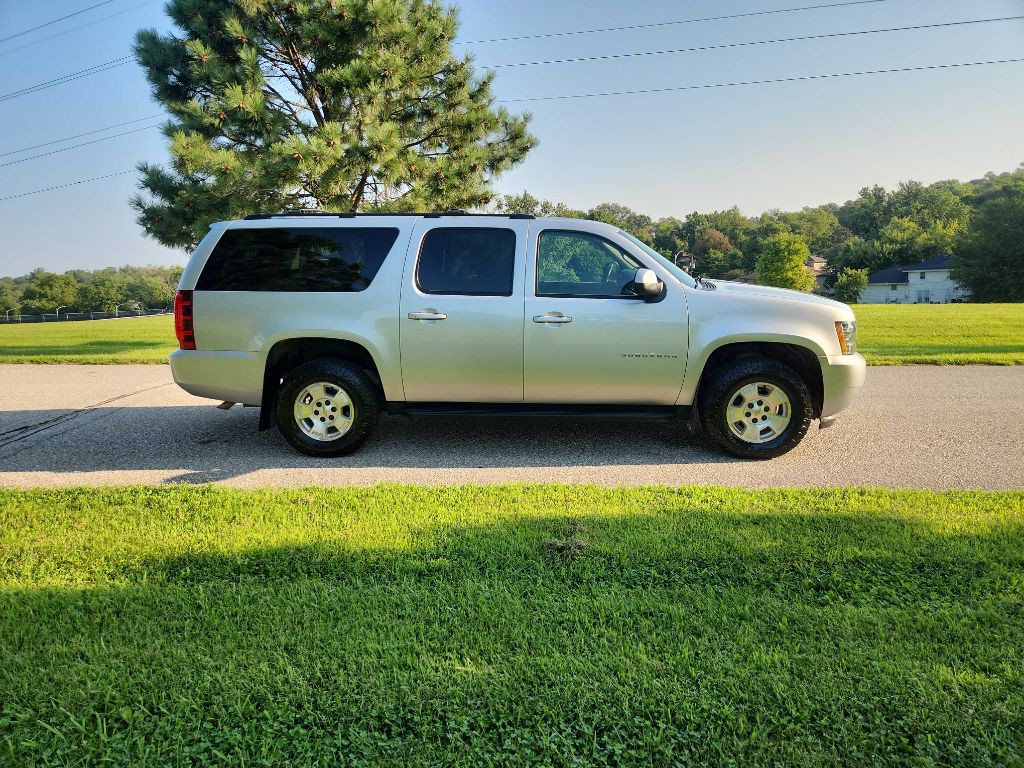 2013 Chevrolet Suburban Image 4