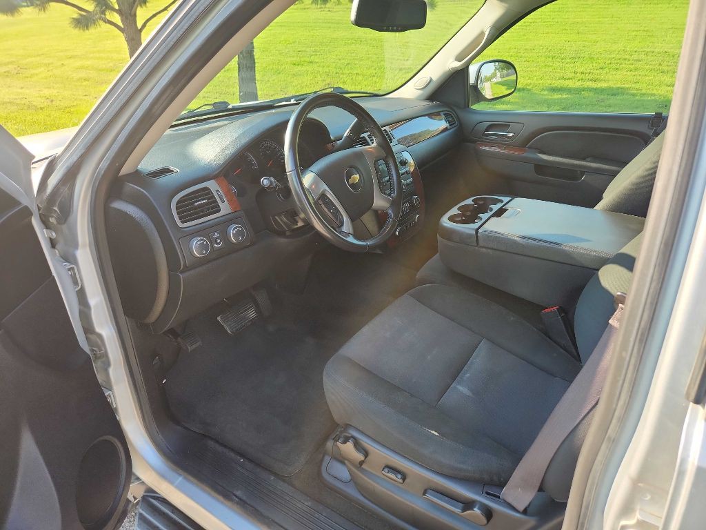 2013 Chevrolet Suburban Image 11
