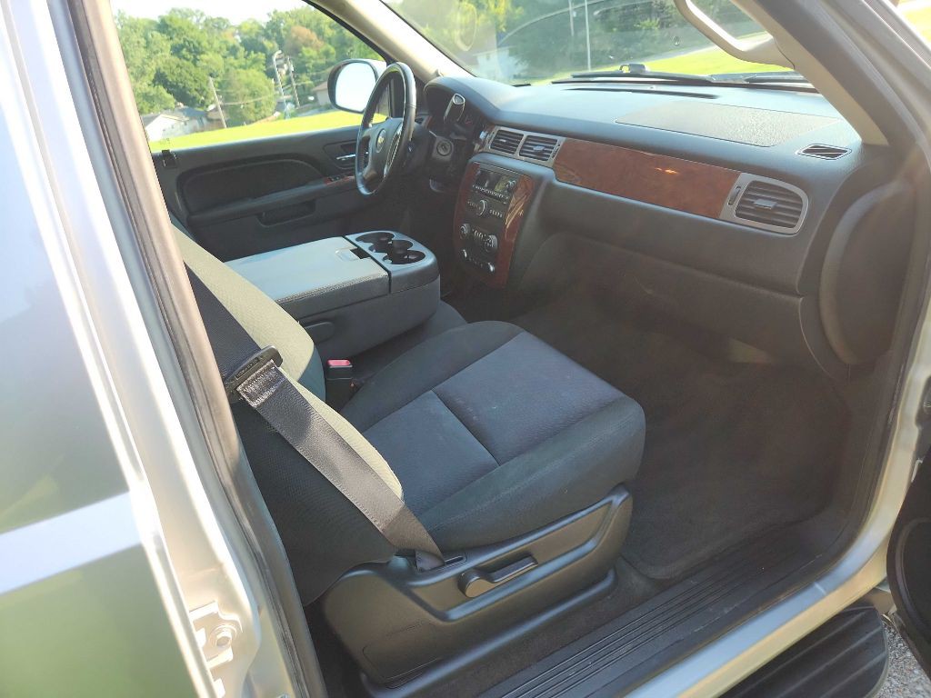 2013 Chevrolet Suburban Image 18