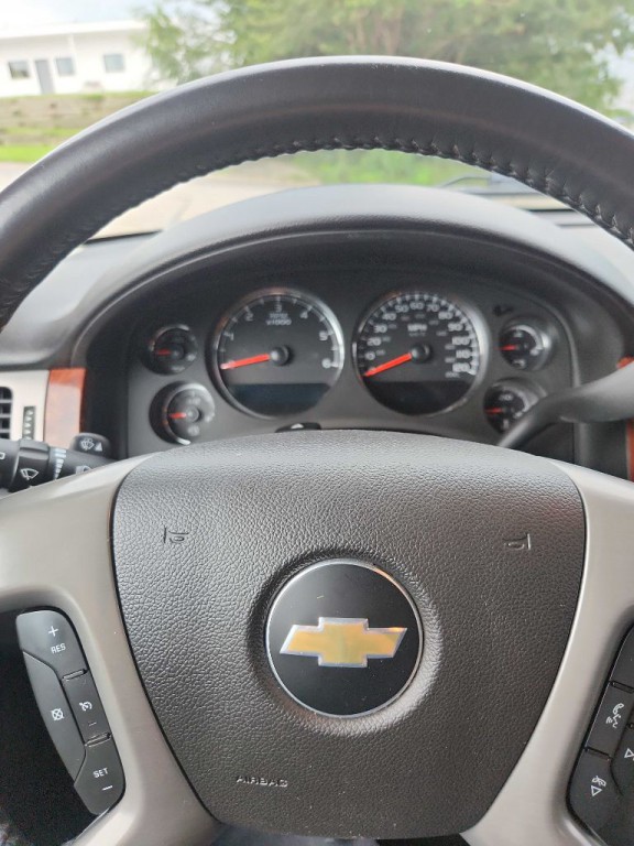 2013 Chevrolet Suburban Image 25