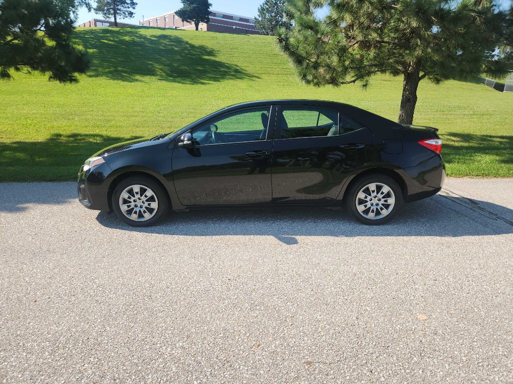 2015 Toyota Corolla Image 1