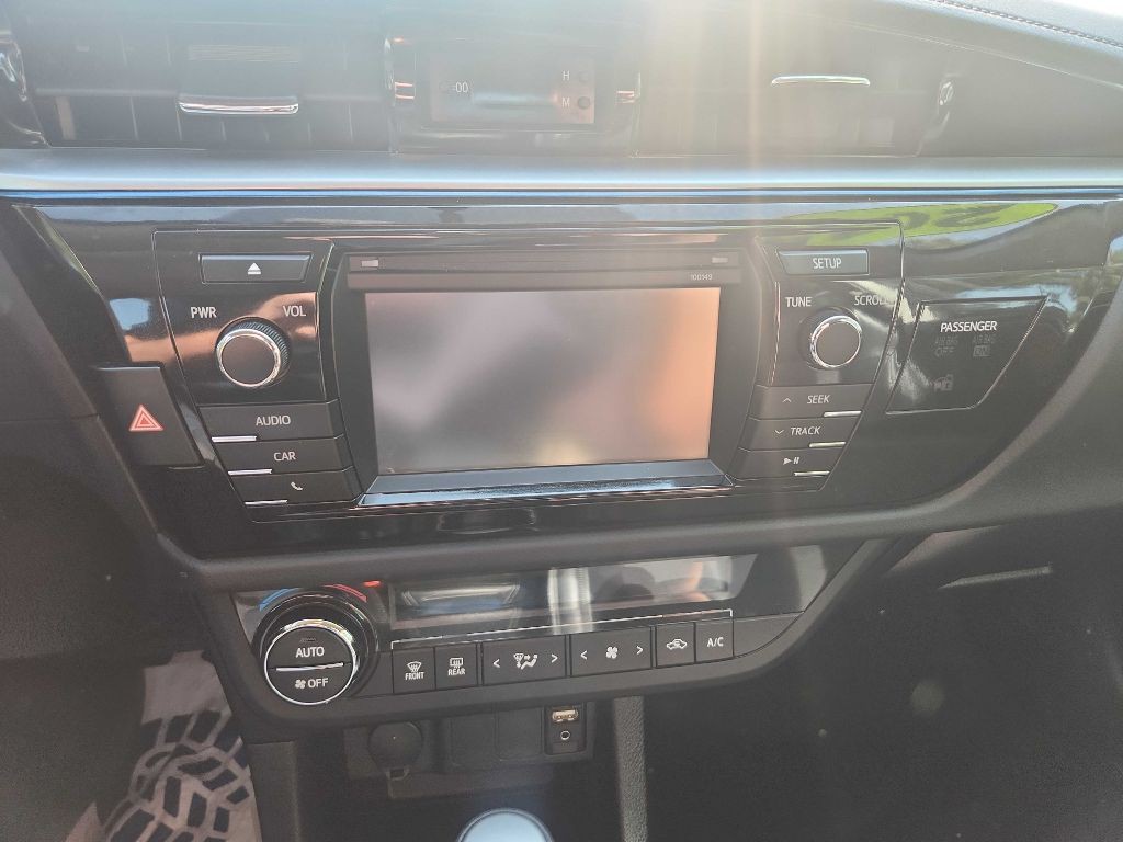 2015 Toyota Corolla Image 11