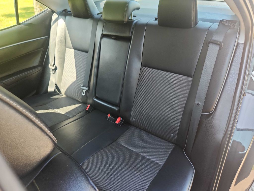 2015 Toyota Corolla Image 16
