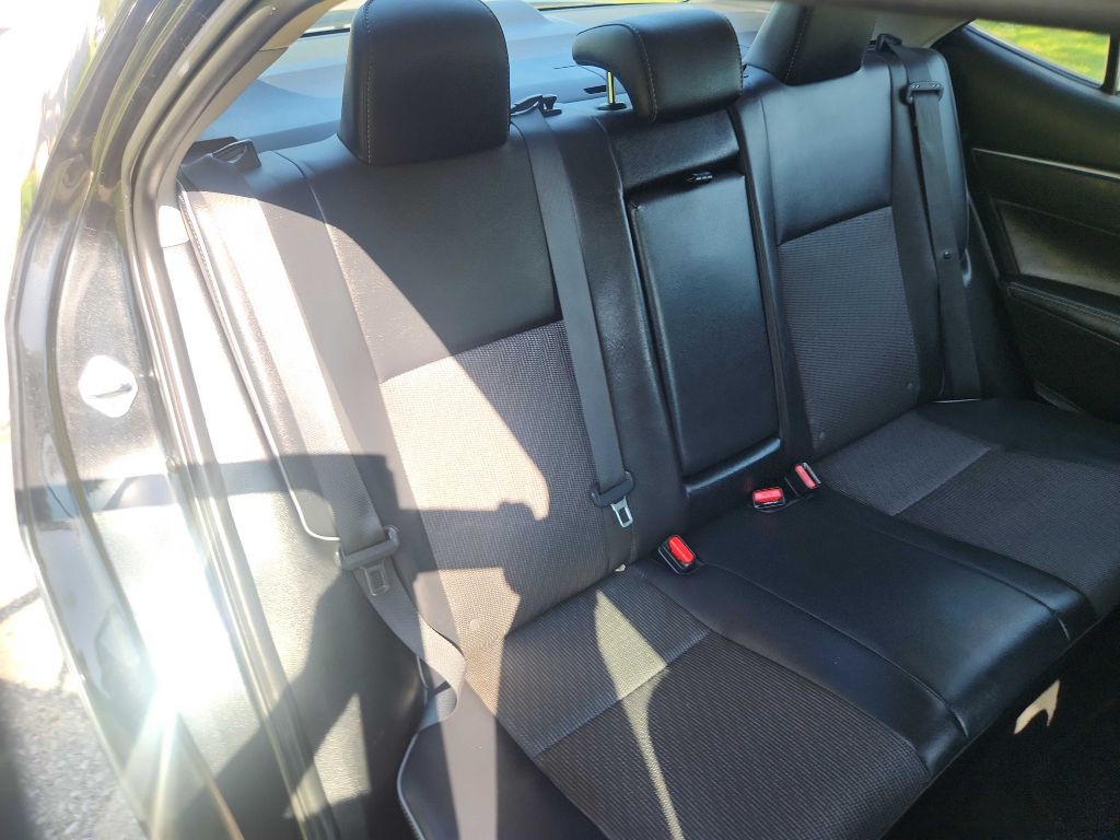 2015 Toyota Corolla Image 18