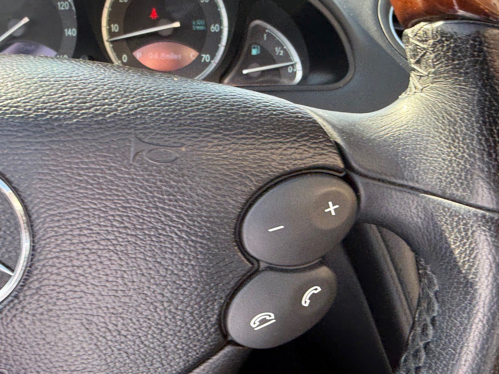 2007 Mercedes-Benz SL-Class Image 24