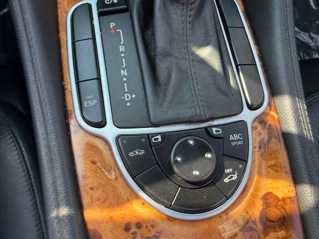 2007 Mercedes-Benz SL-Class Image 30