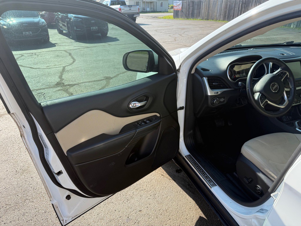 2016 Jeep Cherokee Image 8