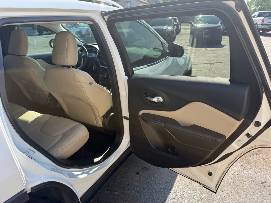 2016 Jeep Cherokee Image 10
