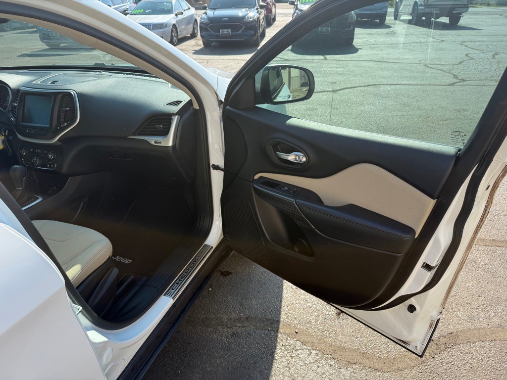 2016 Jeep Cherokee Image 14