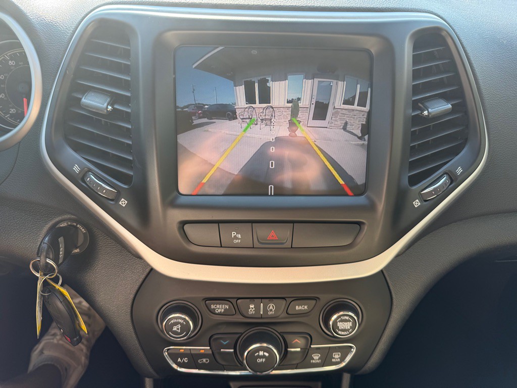 2016 Jeep Cherokee Image 17