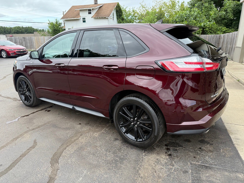 2020 Ford Edge Image 2