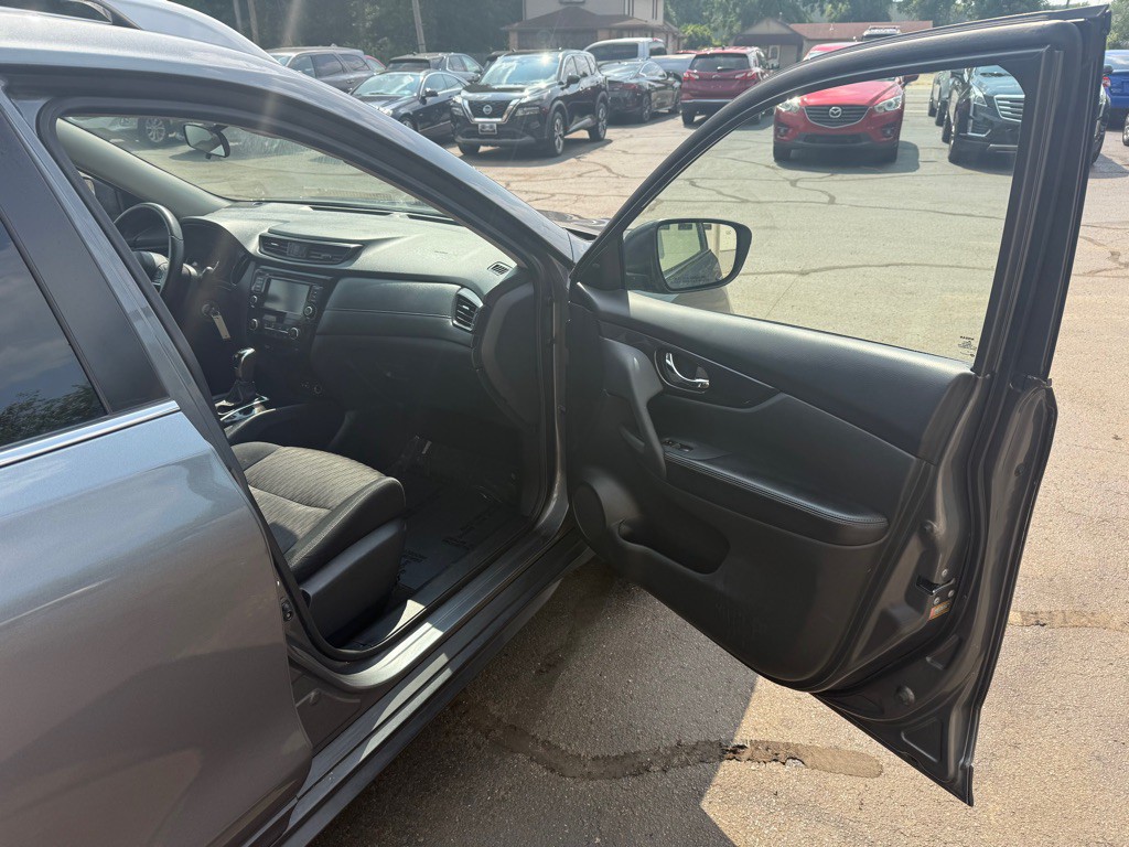 2019 Nissan Rogue Image 12