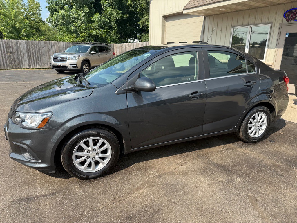 2018 Chevrolet Sonic Image 2