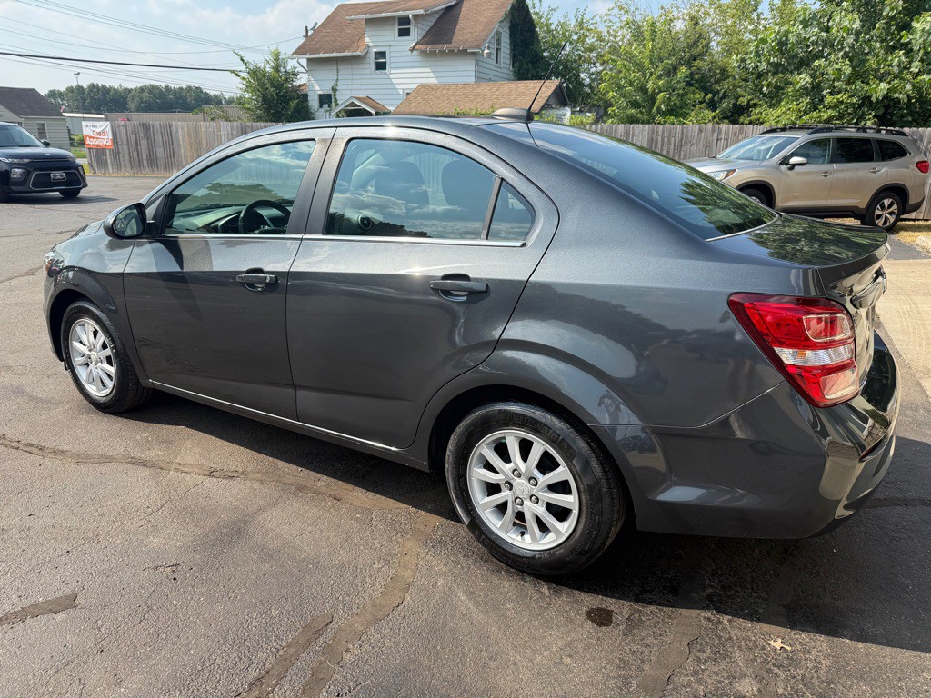2018 Chevrolet Sonic Image 3