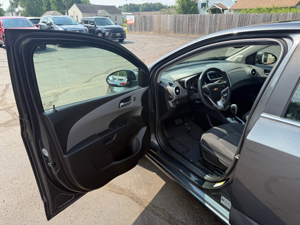 2018 Chevrolet Sonic Image 8