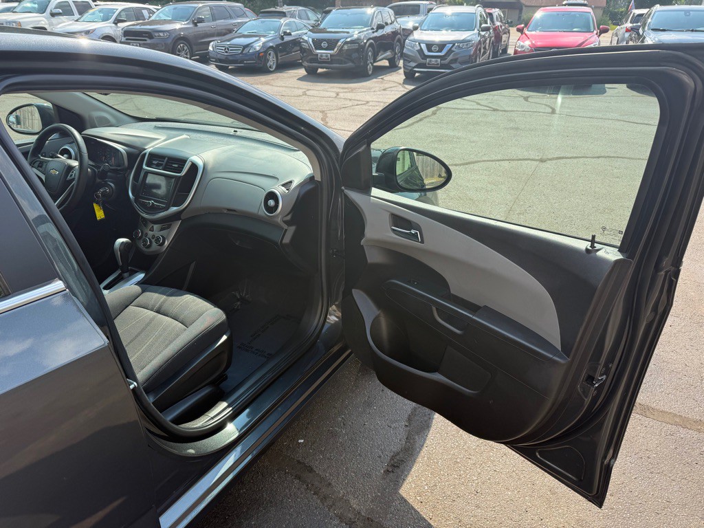 2018 Chevrolet Sonic Image 14