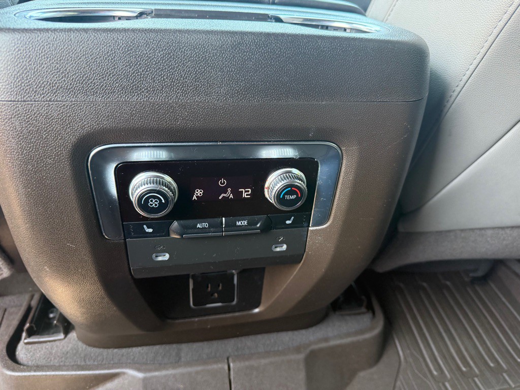 2022 GMC Yukon Image 21