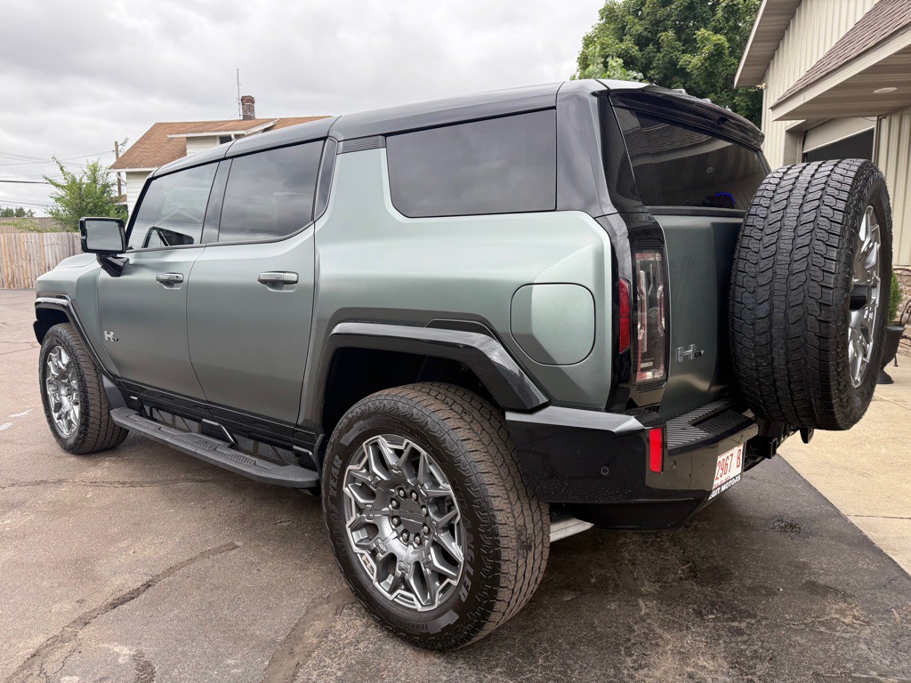 2024 GMC Hummer Suv Image 3