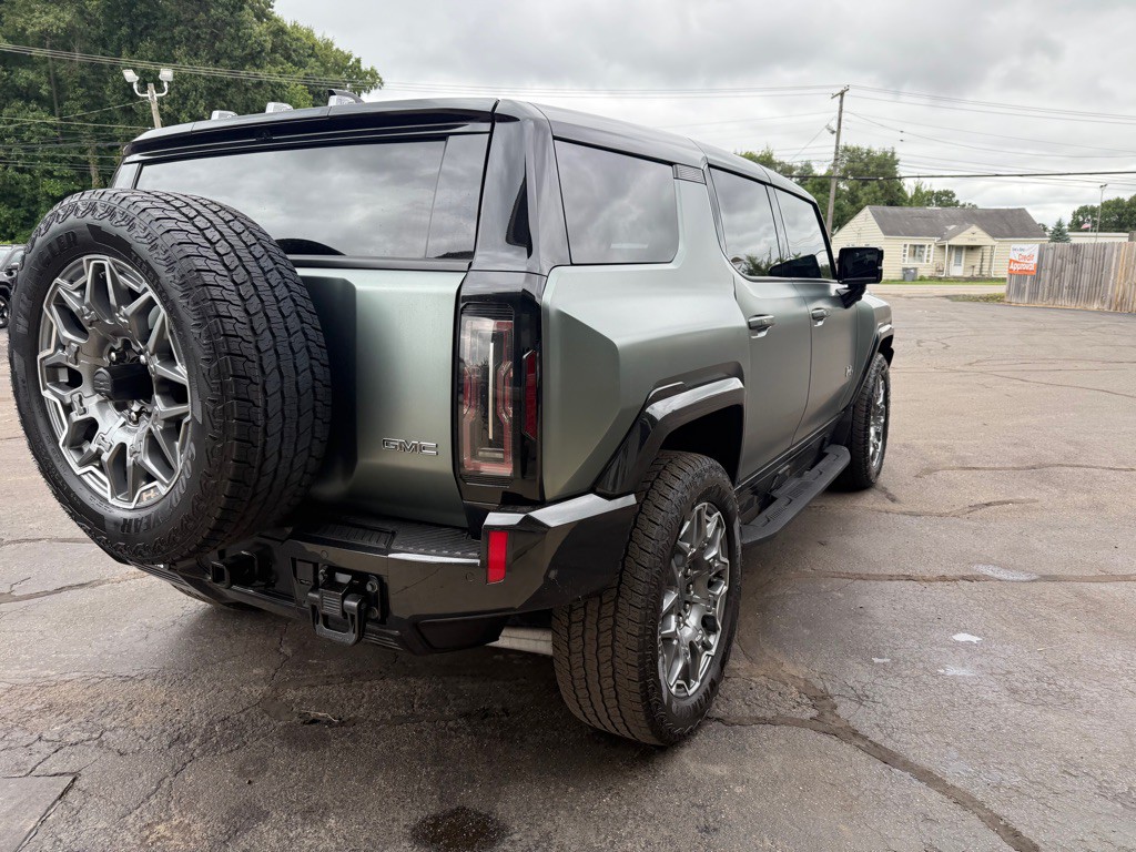 2024 GMC Hummer Suv Image 8