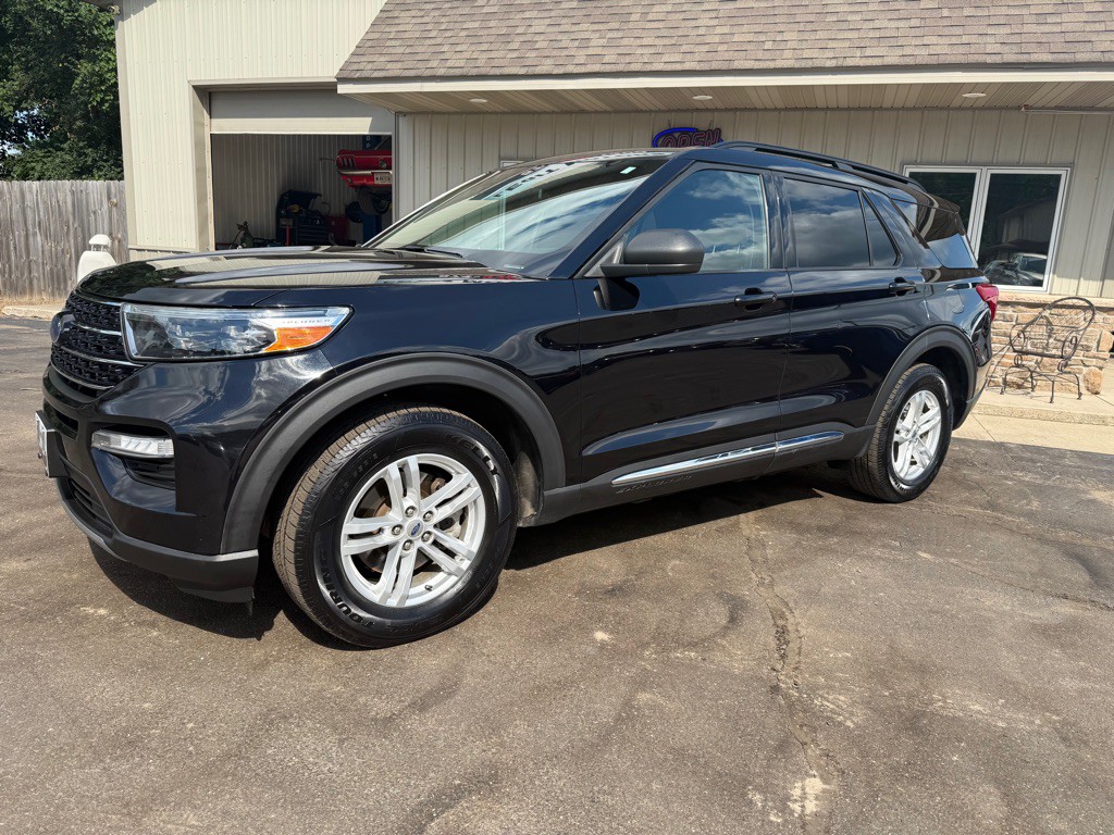 2020 Ford Explorer Image 1